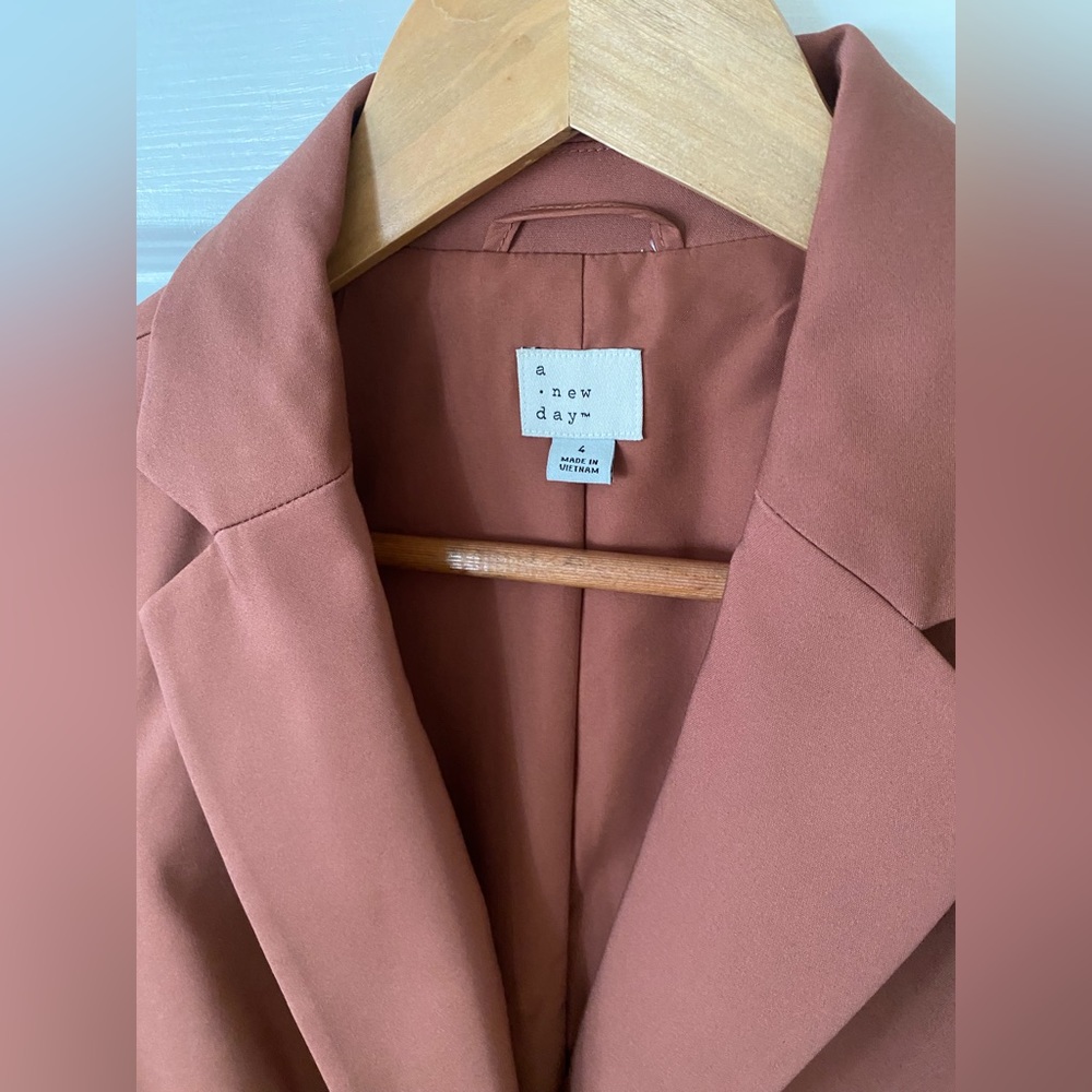 Women’s Fitted Blazer - Picture 3 of 4